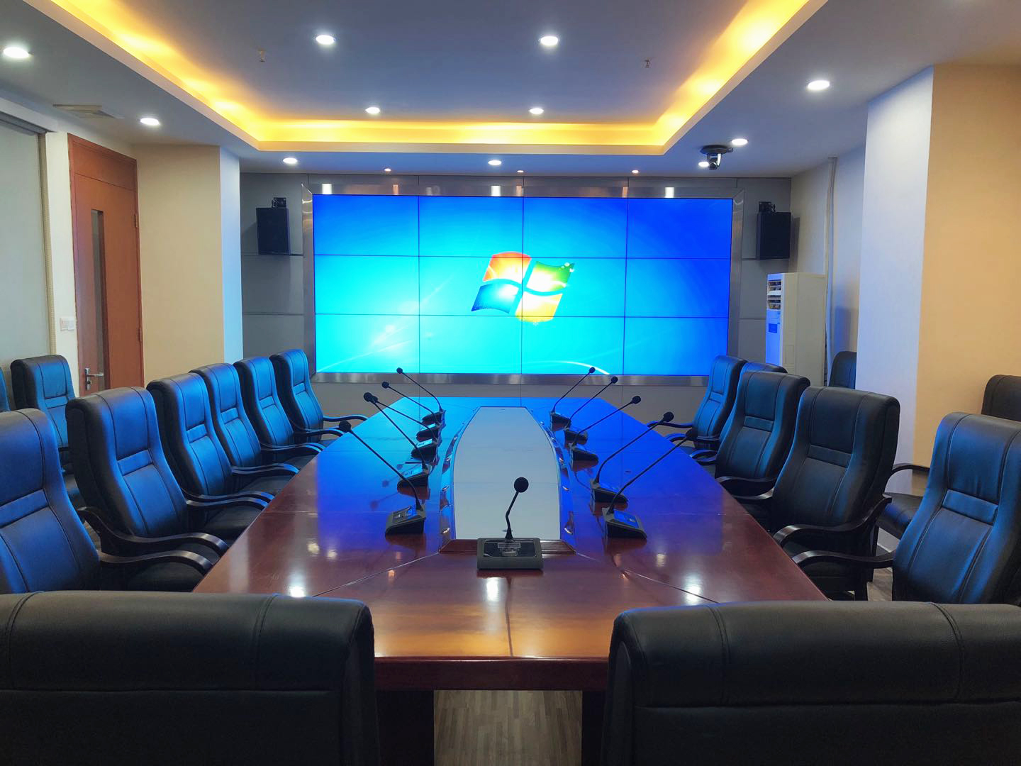 會議室及報(bào)告廳大屏幕的實(shí)際應(yīng)用及解決方案?